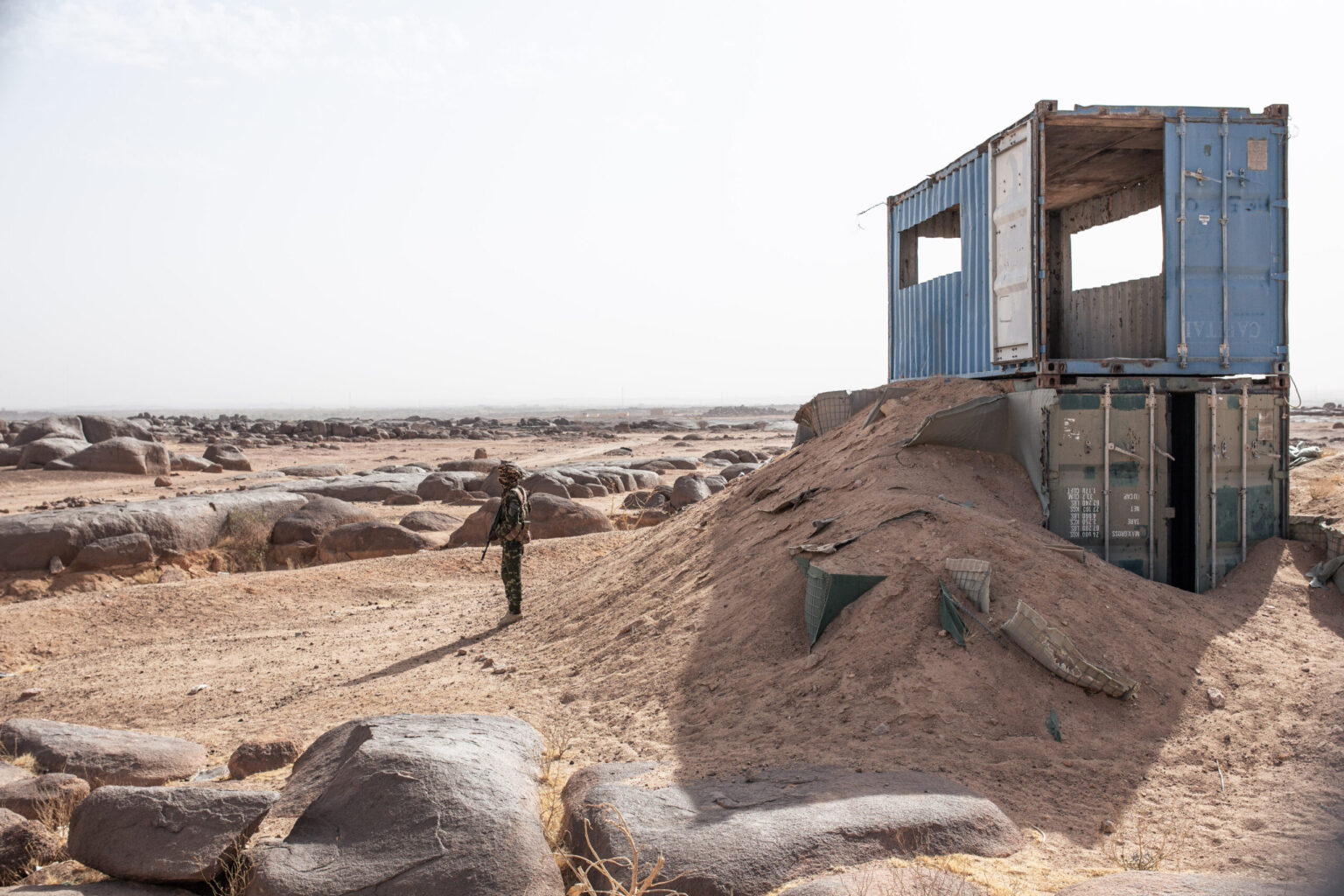 A checkpoint at the entrance to Kidal, northern Mali, manned by fighters of the Front for the Liberation of Azawad (FLA). The city is under the movement's control following clashes with the Malian army.

© Samir Maouche