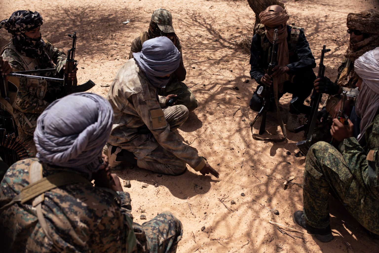 Fighters from the Cheikh Kaci Heirs Battalion of Movement 63 of the Front for the Liberation of Azawad (FLA) gather before a patrol in the Kidal region, northern Mali. Their unit commander, Mossa Ag Abada, gives instructions to his men before their departure.

© Samir Maouche