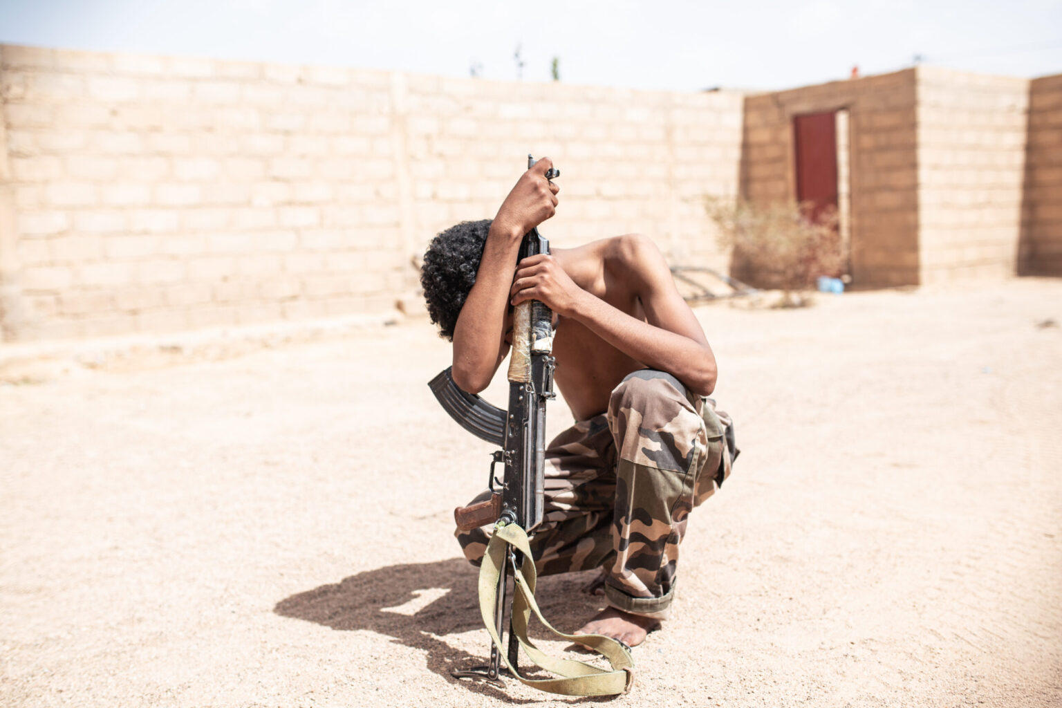 Souleymane crouches in the courtyard of a house used as a shelter in Kidal, northern Mali, in May 2026. That day, the temperature reached 47°C (117°F) and can exceed 50°C (122°F) during the hottest months of the year.

© Samir Maouche